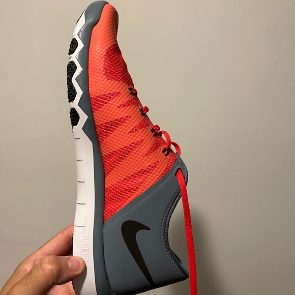 Nike 5.0 free tr flywire for men size 13 . Can be used as a gym shoes or running - Picture 4 of 5